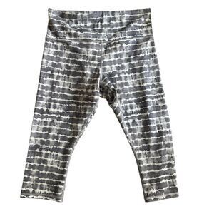 Athleta Elation Grey and White Shiny Pattern‎ Fitted Capri Leggings Plus Size 1X